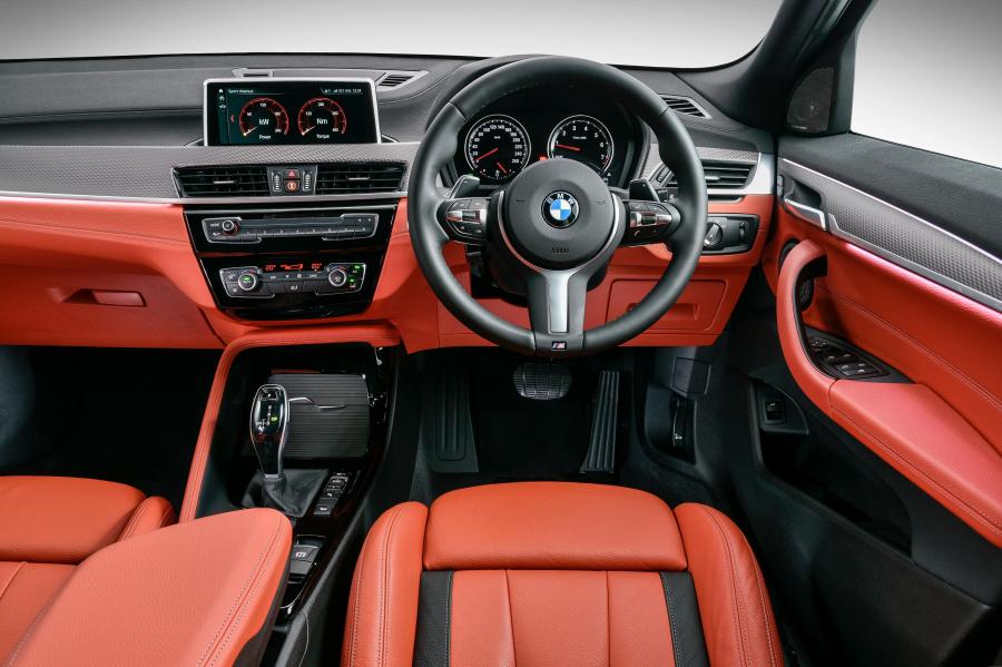 Интерьер BMW X2 M35i (F39) 2019 года  (ZA) (фото 25 из 40)